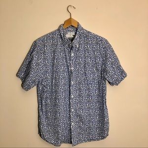 Old Navy slim fit classic casual men’s Large button down shirt